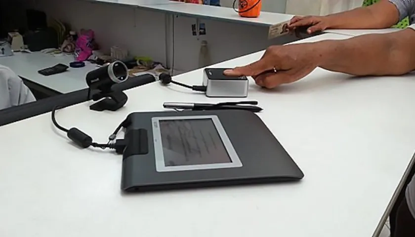 Para las regiones en las que alcaldes o gobernadores decreten toque de queda, el servicio público notarial se entenderá como suspendido. 