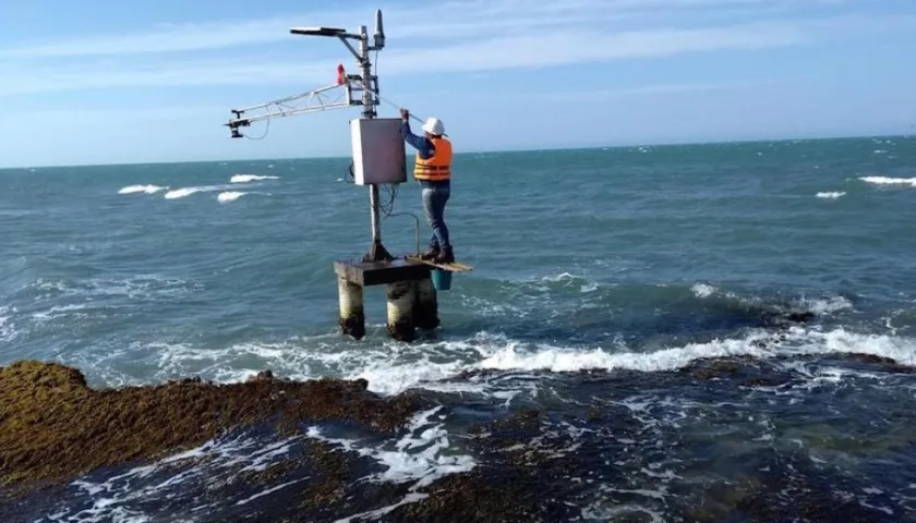 Personal de la Dimar en plena actividad.