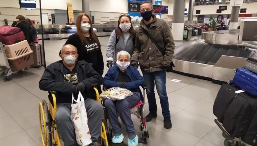 La familia barranquillera Marimón, a su llegada a Bogotá.
