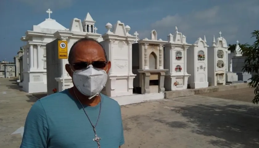 Manuel Domingo Arteaga, administrador del Cementerio Calancala.