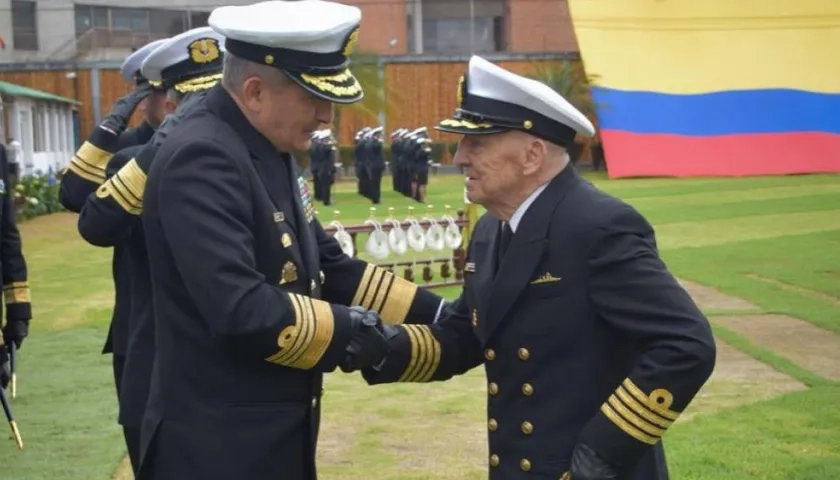 Capitán de Navío Luis Felipe Mantilla.