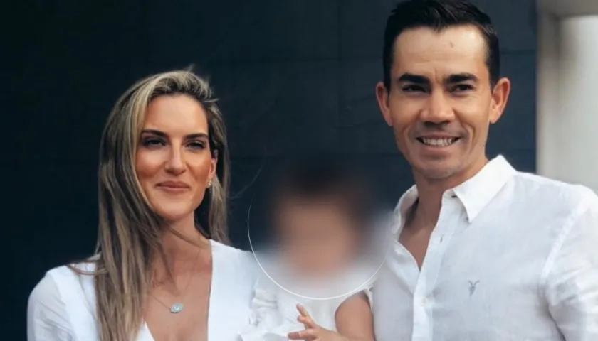 Camilo Villegas con su esposa y su hija Mia, fallecida el domingo.