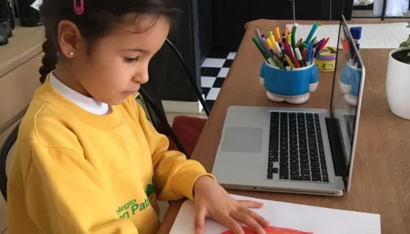 Tanto los padres como los niños se han adaptado a este proceso de educación virtual.