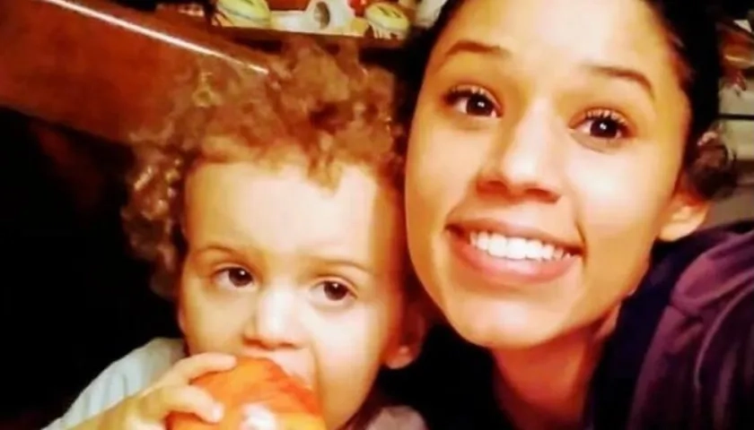 Leila Cavett y su hijo Kamden.