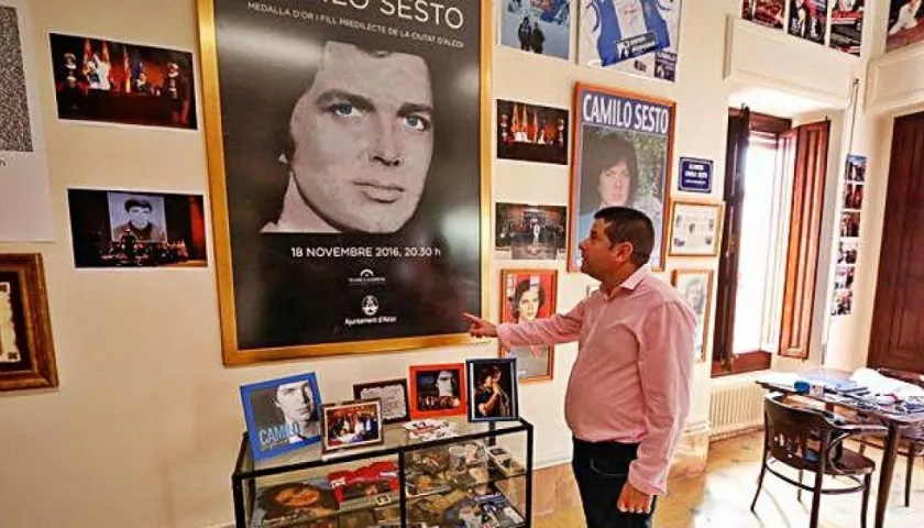 Varios de los objetos dedicados al cantante.