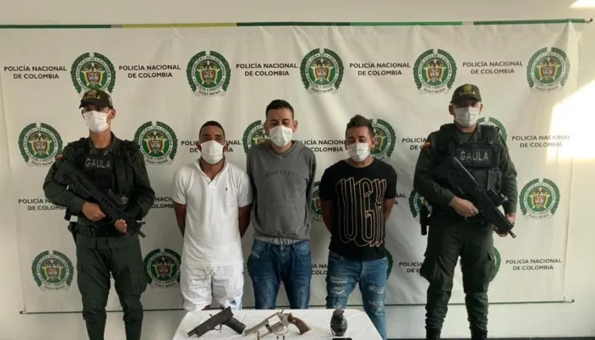 Los tres capturados.