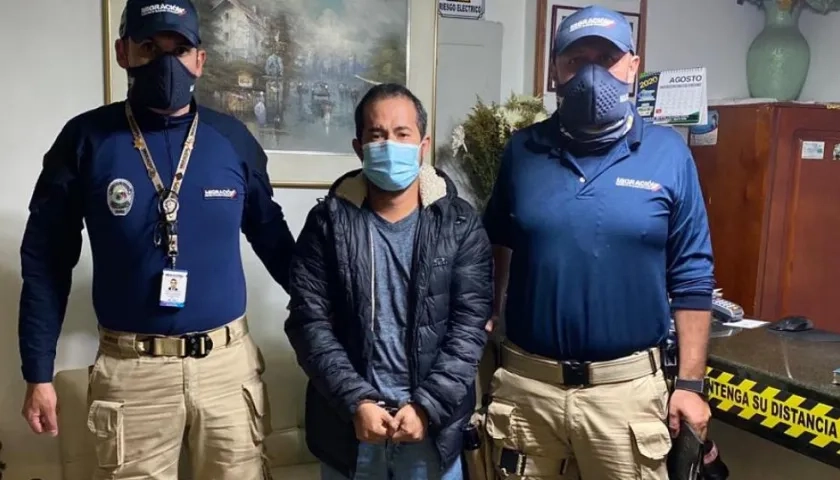 Fabián Eduardo Antón Antón, buscado por las autoridades de su país, Ecuador, por abuso sexual.