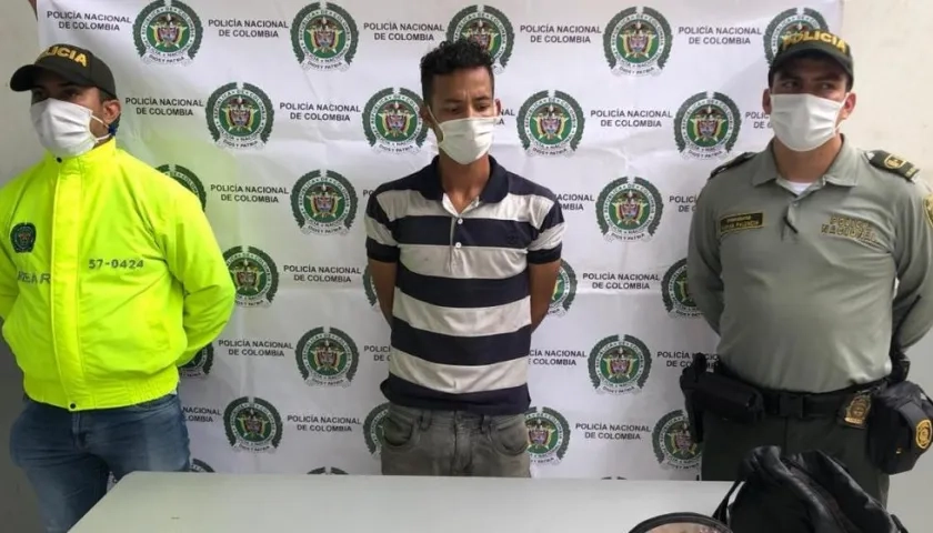 Henry Herrera Holguín tras ser conducido a la URI de la Fiscalía.