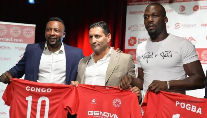 Edwin Congo y compañeros del Racing Murcia.