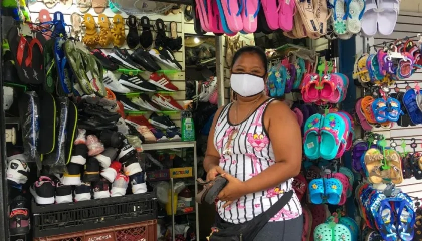 Una de las vendedoras que volvió a trabajar.