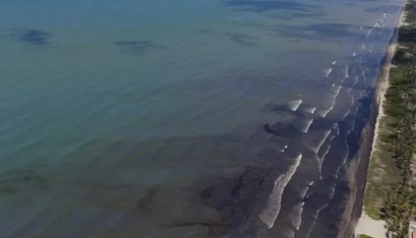 El derrame se produjo en las costas de Falcón, según muestra la Fundación Azul Ambientalistas.