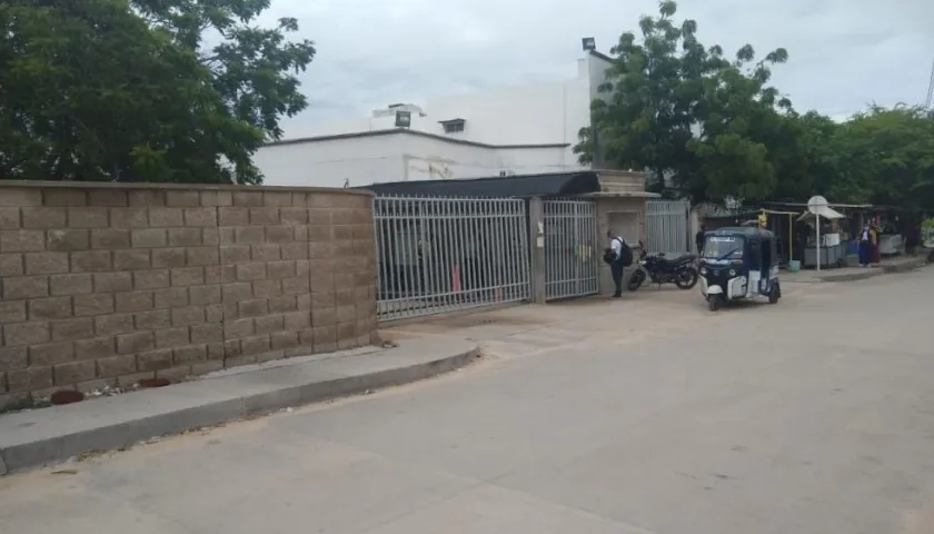 Víctor Alfonso Araujo Ensuncho permanece en UCI de la Clínica Adela de Char de Soledad.