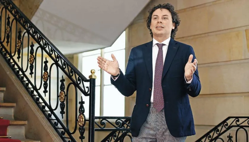 Consejero para las Comunicaciones, Hassan Nassar.