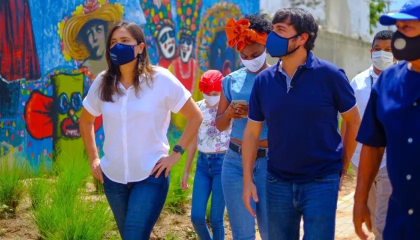 Secretaria María Teresa Fernández y Alcalde Jaime Pumarejo.