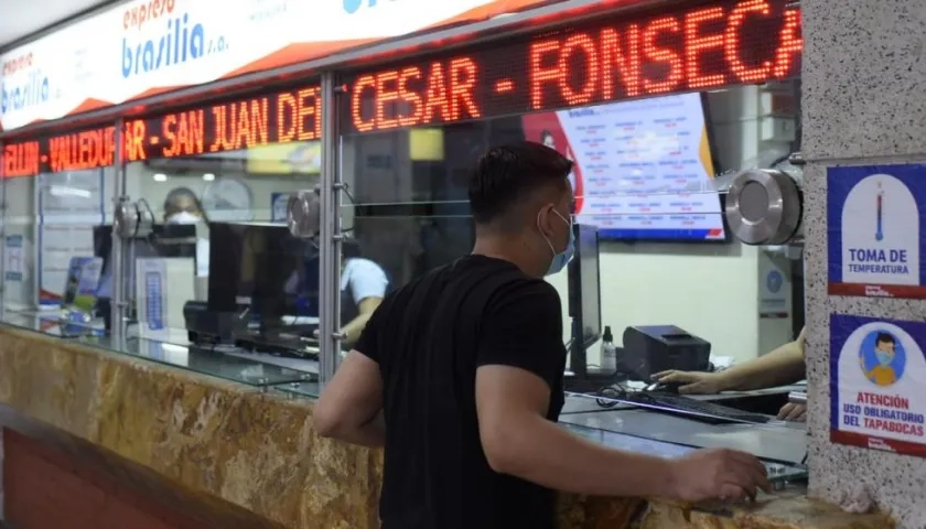 Movimiento de pasajeros en la Terminal Metropolitana de Transportes.