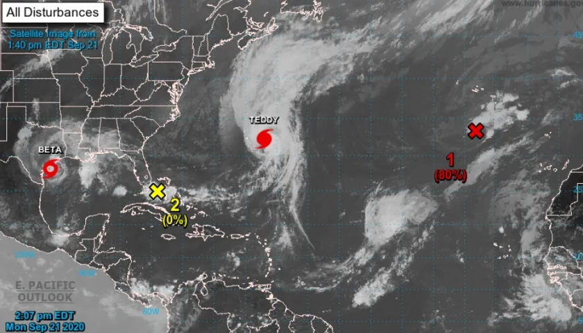 El huracán Teddy está ubicado a más de 100 millas  al este de las Bermudas.