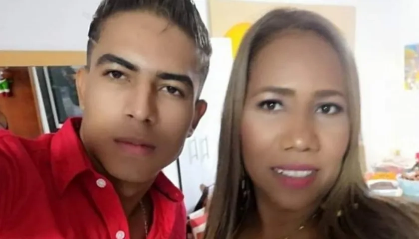 Erika Causil Hernández y su hijo.