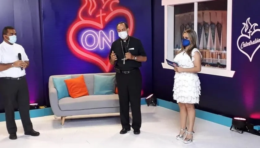 El padre Jaime Marenco y el arzobispo de Barranquilla durante la Catedratón.