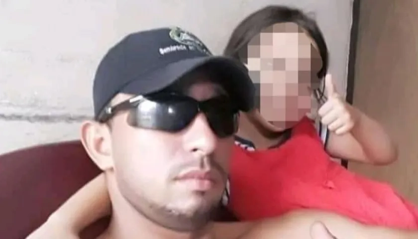 Richard Montaño Pedrozo junto a su hija, también fallecida en el atentado. 