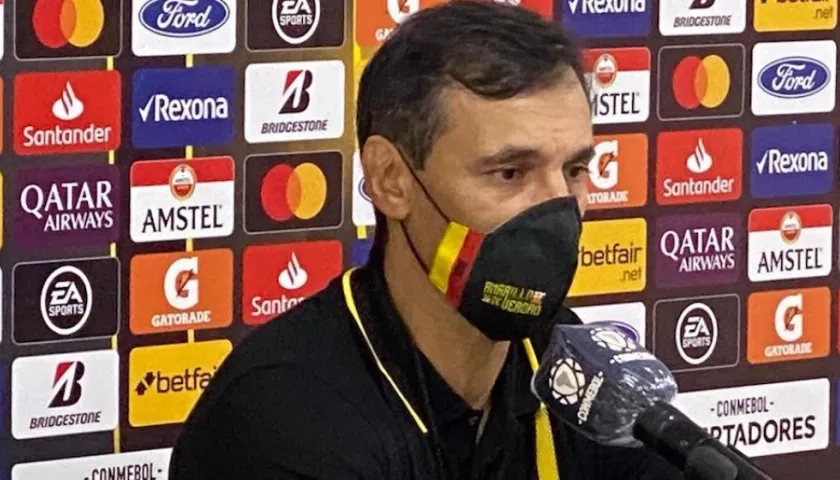 Fabián Bustos, DT de Barcelona de Ecuador.