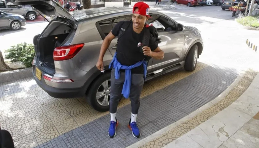 Adris De León, jugador dominicano, a su llegada a Barranquilla. 