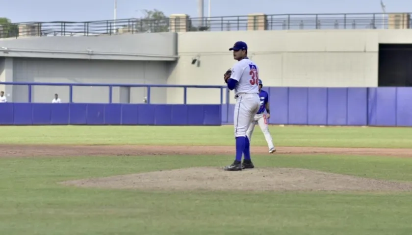 Julio Vivas, lanzador de Caimanes. 