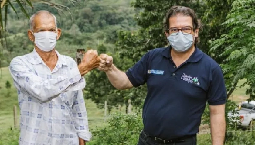 Ministro de Agricultura; Rodolfo Zea, y un productor colombiano.