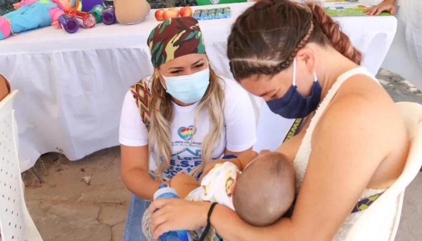 La Gerente del Hospital de Malambo, Eimy Camargo, atendiendo la jornada.