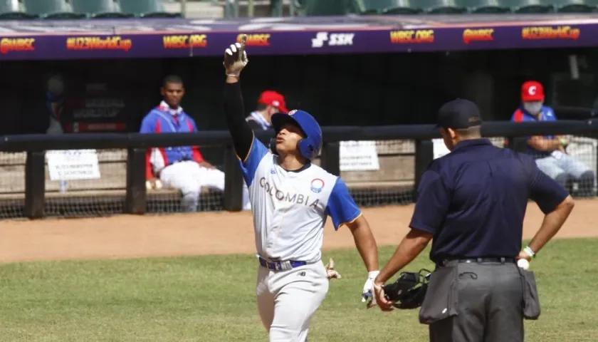 Gustavo Campero le conectó un cuadrangular a Cuba durante el torneo. 