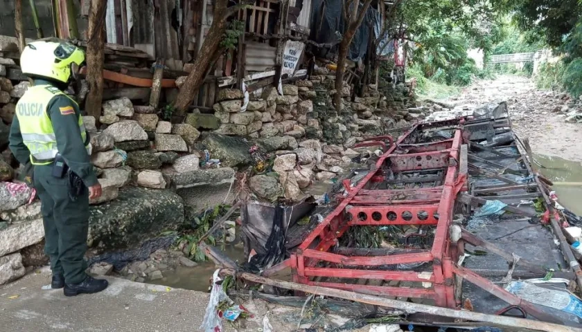 Lo único que quedó del bus. 