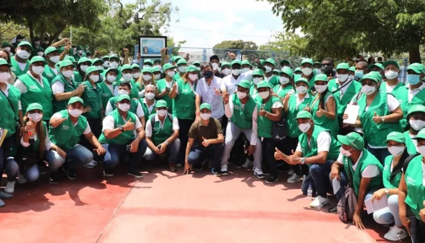 El Alcalde Jaime Pumarejo con representantes de las OAC.