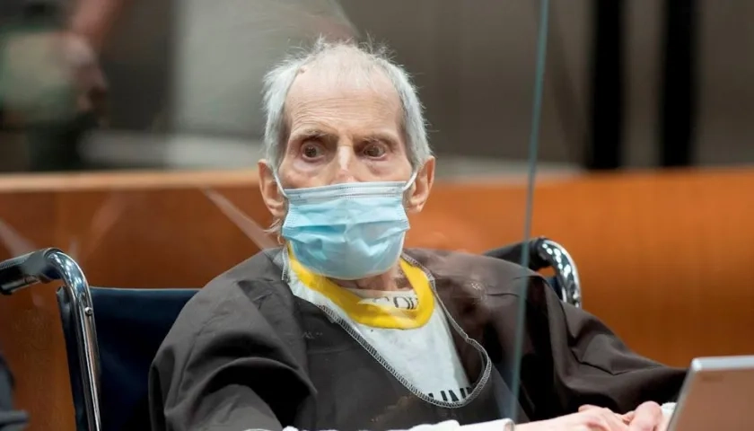 Dos días después de ser condenado por el asesinato de la escritora Susan Berman.