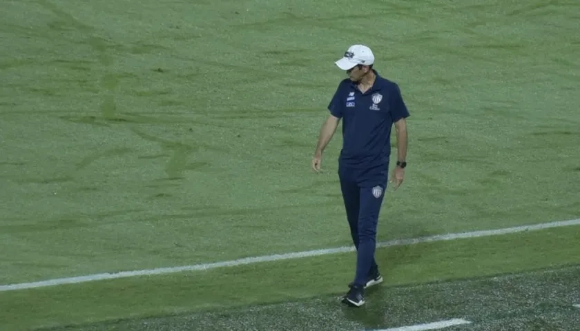 Arturo Reyes, DT del Junior.