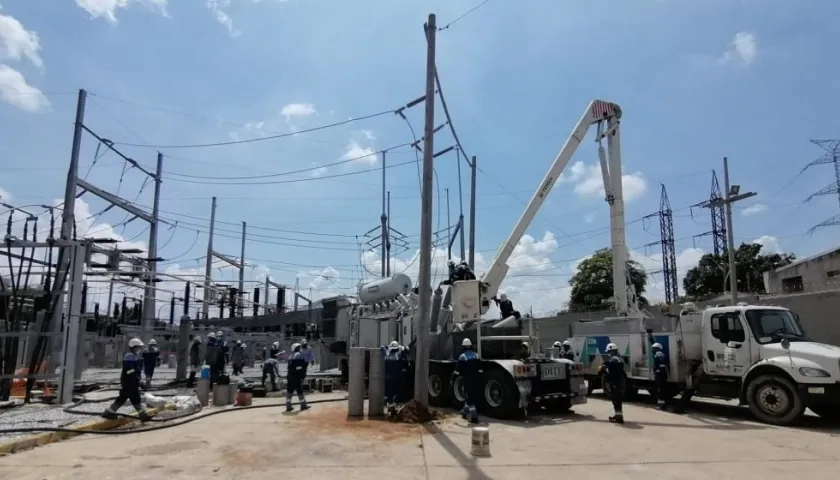 Trabajos en la subestación eléctrica El Silencio.
