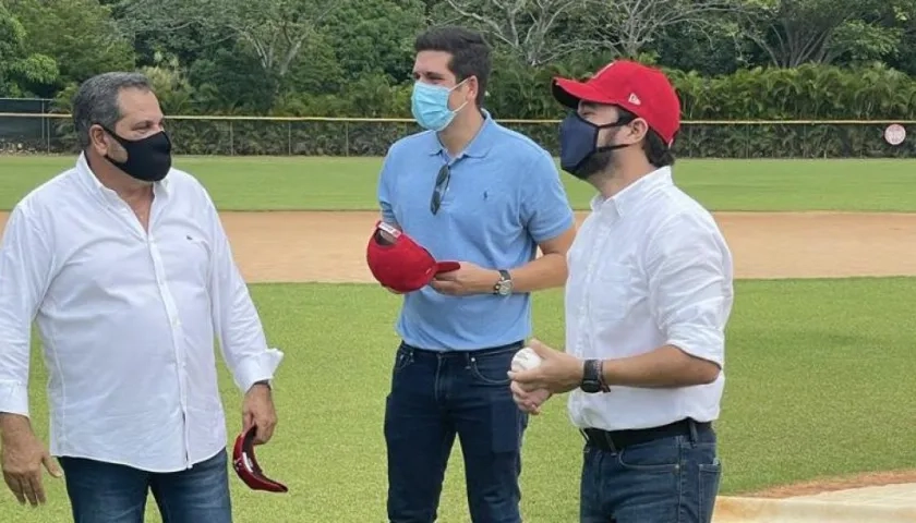 Junior Noboa (izquierda) y el Alcalde Jaime Pumarejo.