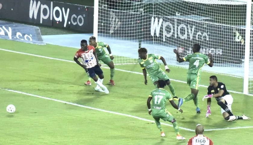 Ataque juniorista conjurado por los 'cafeteros'.