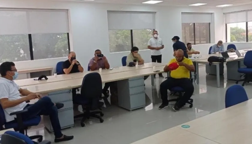 Mesa de trabajo en la subestación La Unión.