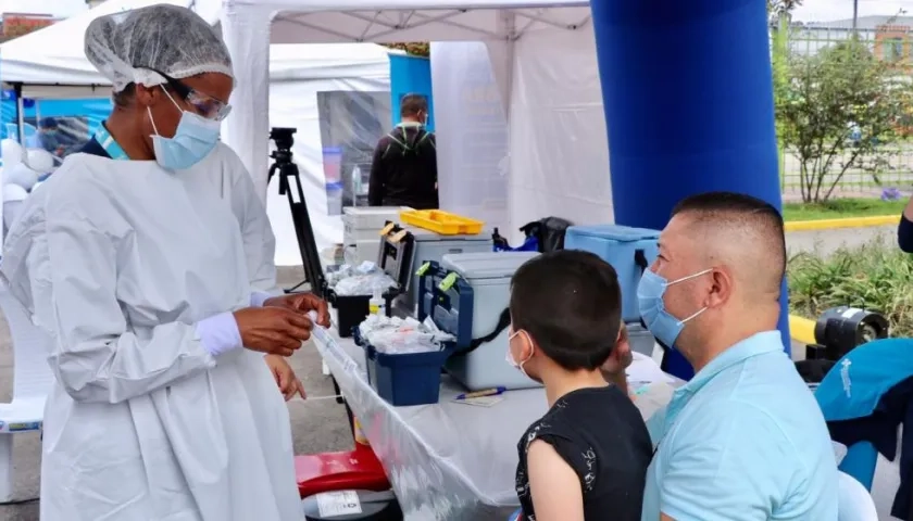 Para lograr desde el próximo año la normalidad académica, con la vacunación.
