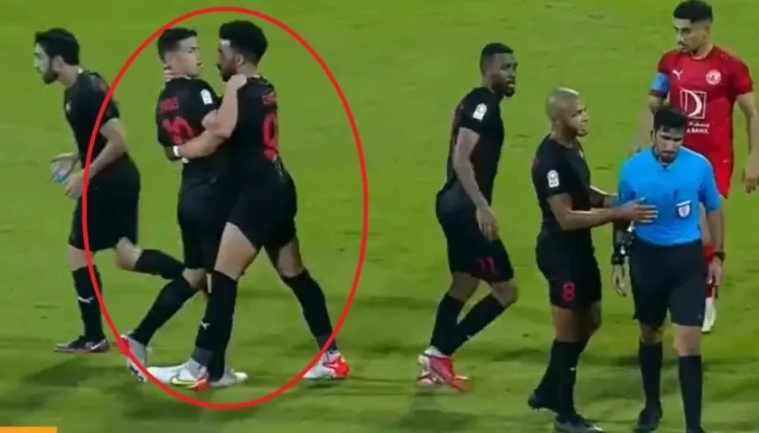 James Rodríguez durante la jugada de expulsión. 