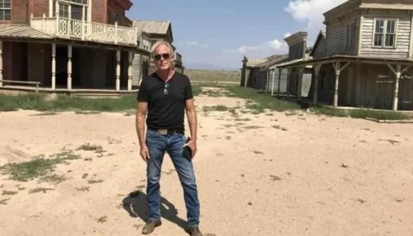 Dave Halls, asistente de dirección.