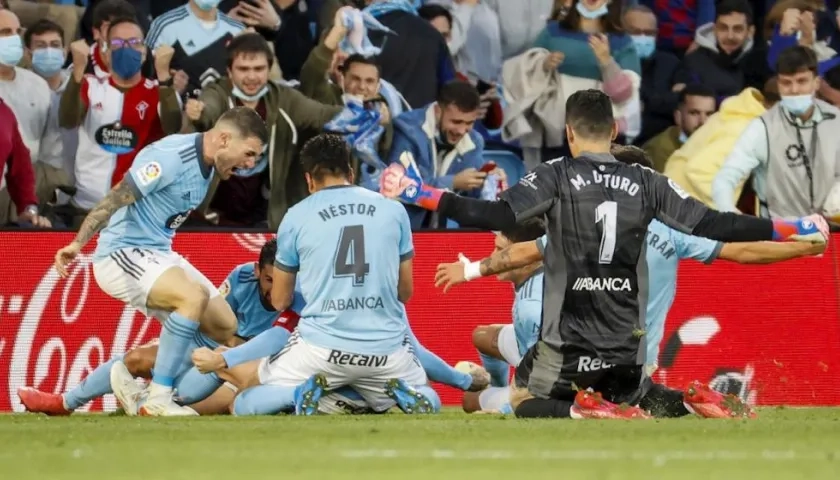 El delantero del Celta, Iago Aspas celebra el tercer gol de su equipo ante el Barcelona