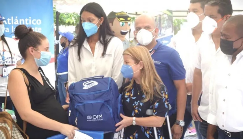 La Gobernadora Elsa Noguera durante el cierre de las ferias en Sabanalarga.