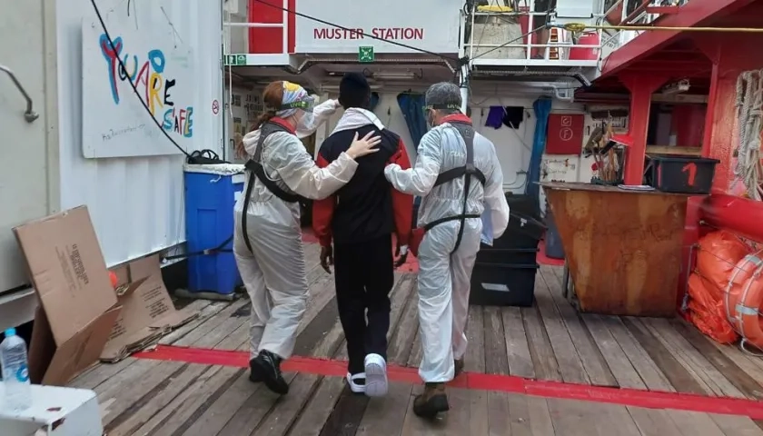 Uno de los menores atendidos por los médicos.