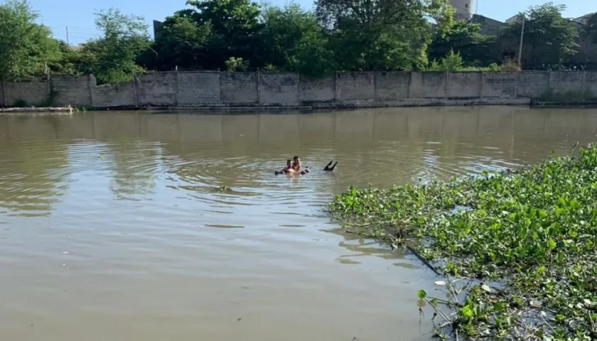 Caño donde se encuentra desaparecido el joven. 