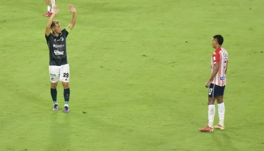 Momento en que Teófilo Gutiérrez saludó a la tribuna en el minuto 29. 