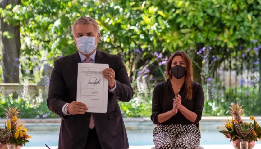 Presidente Duque en la sanción de la ley.