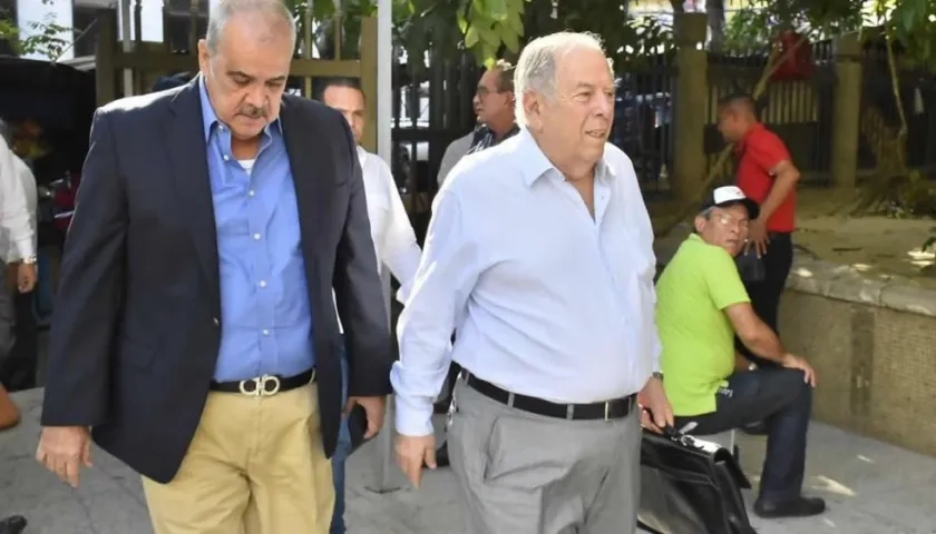 Julio Gerlein con su abogado, Antonio Deyongh.