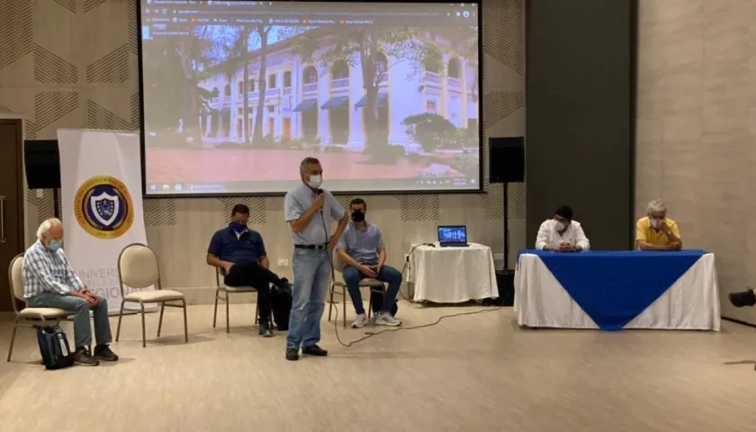 Reunión entre directivos de Uniatlántico y estudiantes de Bellas Artes.