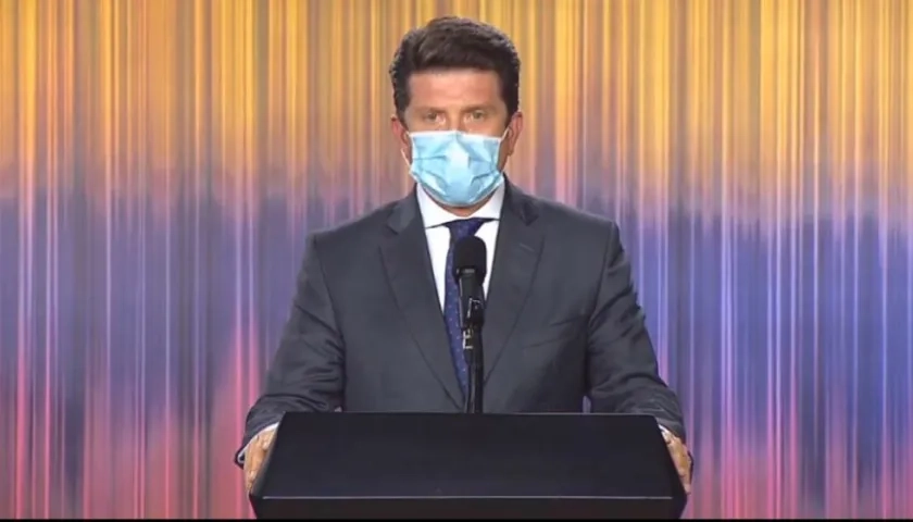 Diego Molano, Ministro de Defensa, haciendo el anuncio.