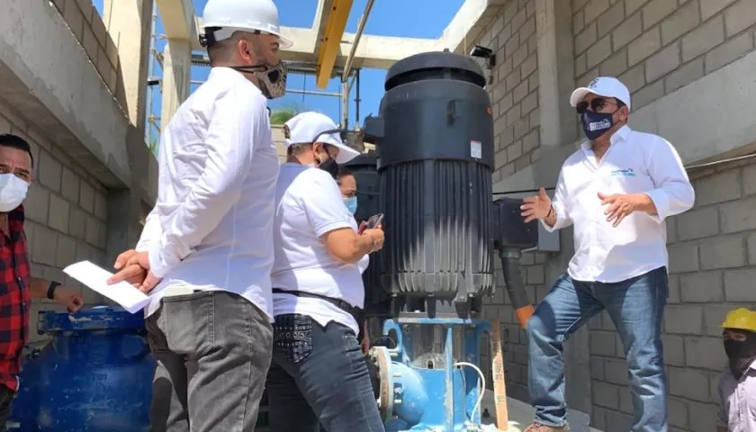 Visita a las obras del tanque.